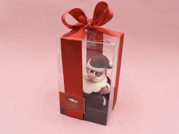 Kerstman zittend van marsepein